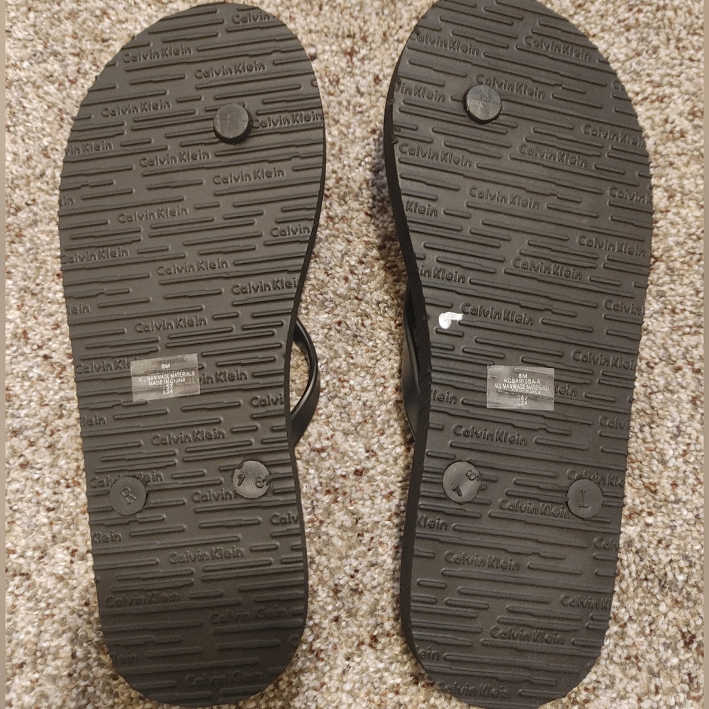 Nwot Women's 7/8 Calvin Klein flip Flops - Picture 3 of 3